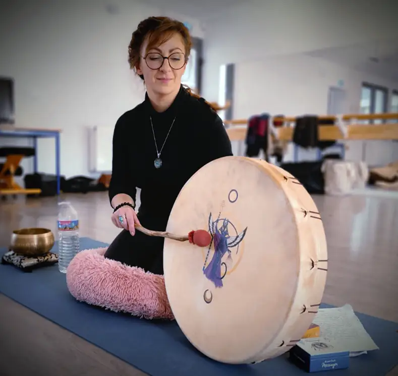 Magali Daniel avec un tambour
